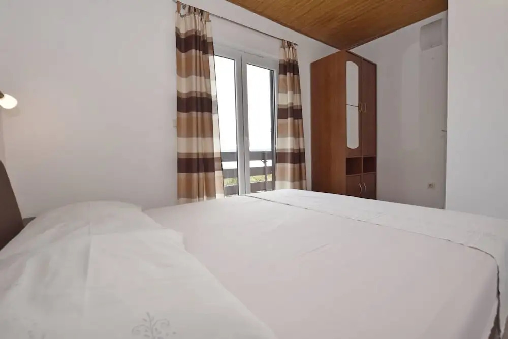 Apartments Mladen