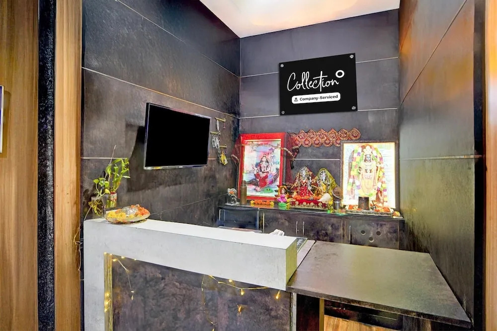 Deluxe Hotel Koshalya Mohan