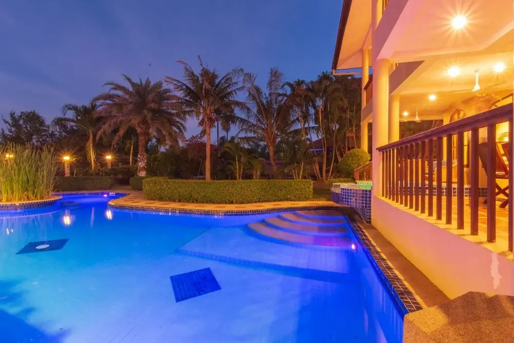 4 BR Pool Villa in Great Location - CV4