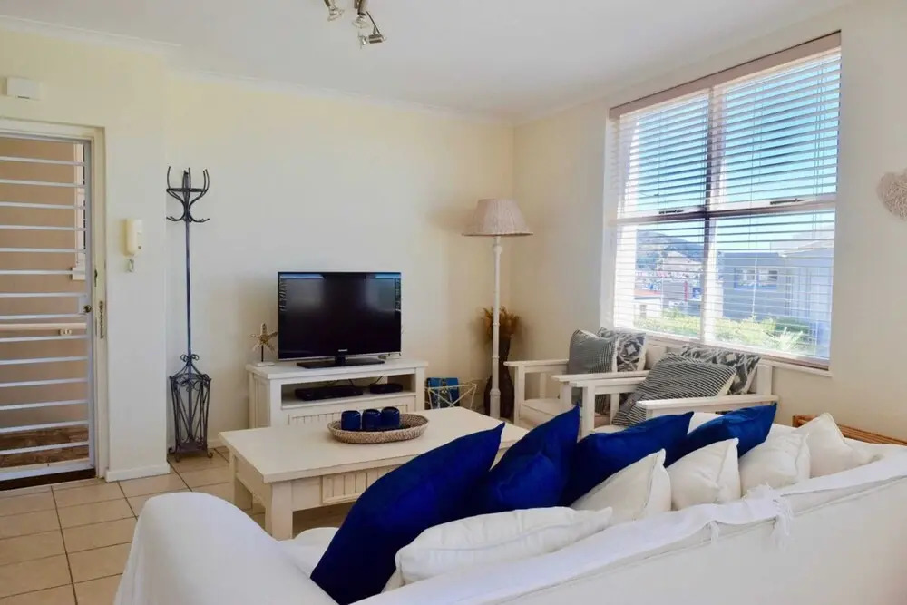 2 Bedroom Apartment Nestled Under Devil's Peak