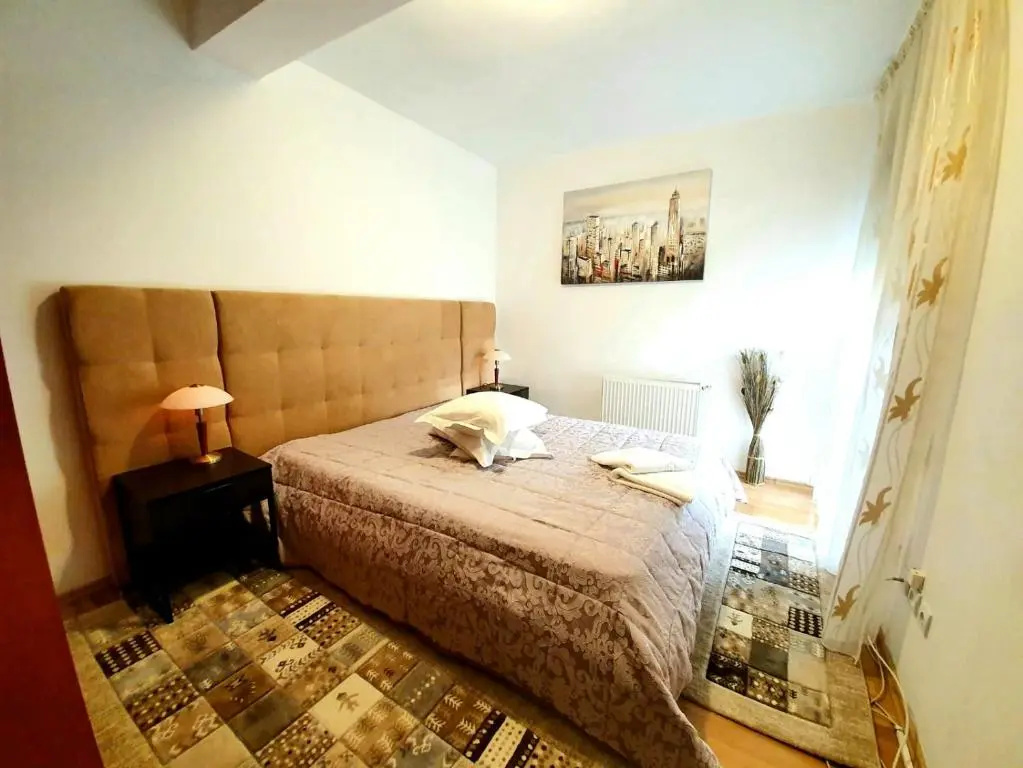 CENTRU UNIRII LUXURY VIP Apartament 2 camere 70 mp ! Parcare subterana privata incalzita iarna si climatizata vara doar cu rezervare in limita locurilor disponibile ! PROPRIETATE IN REGIM HOTELIEP - NU ARE BUCATARIE !