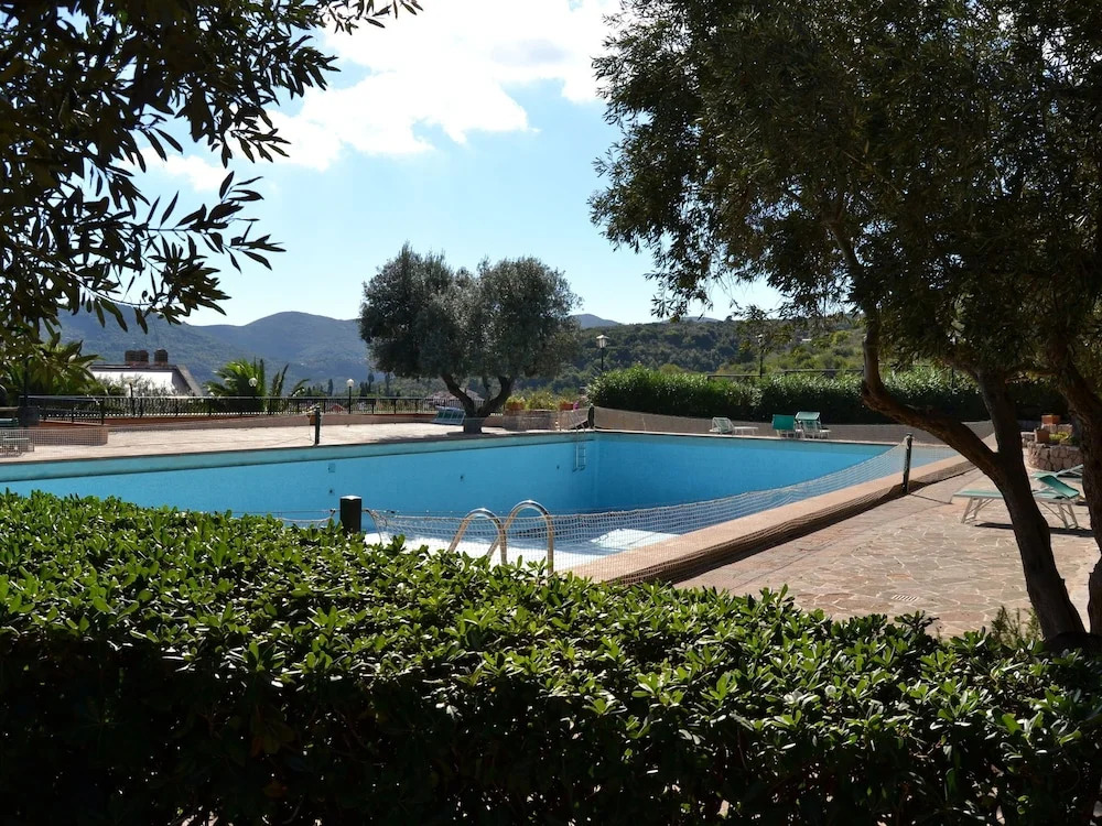 Large Apartment With sea Views in a Spacious Garden With a Shared Pool