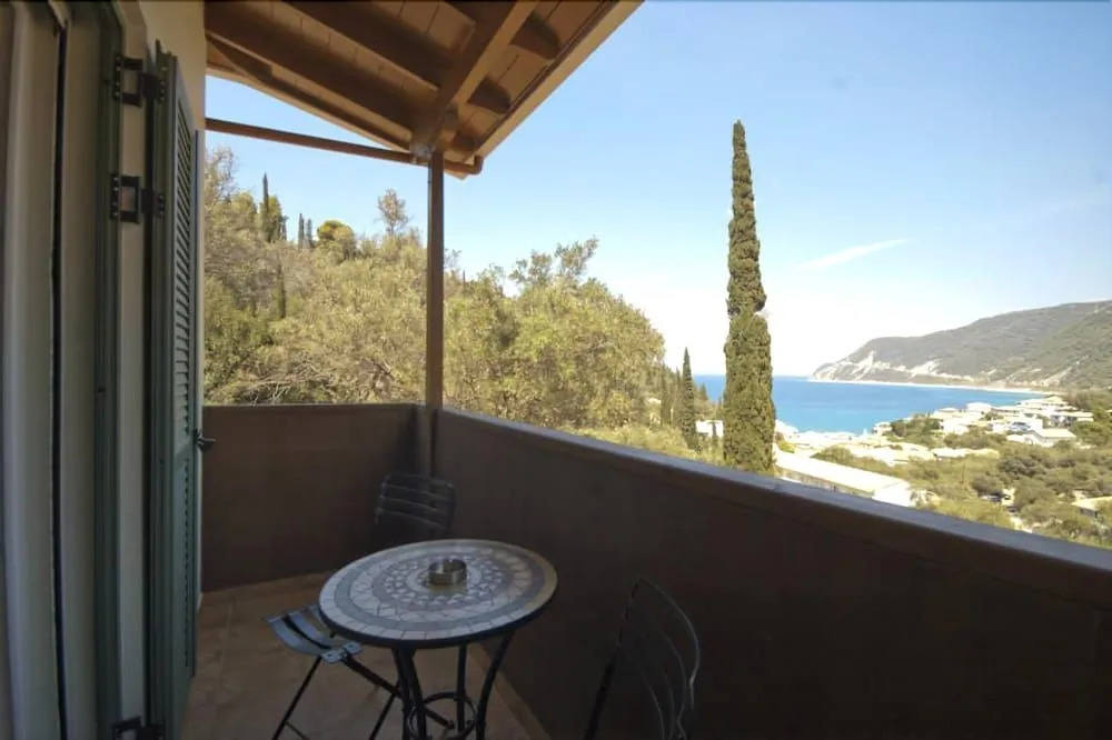 Lefkas Petra