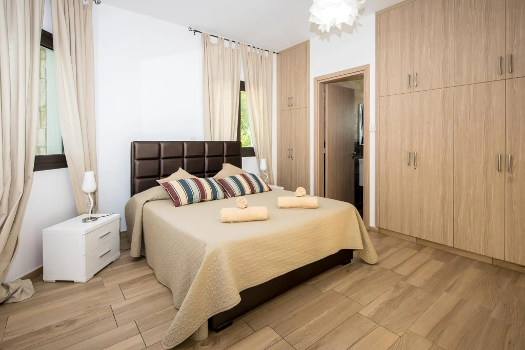 Serenity Villa with Private Pool - 200m to Sea or Beach