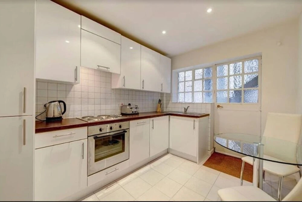 Two Bed Flat in Fashionable Chelsea