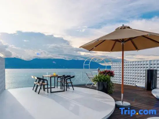 Moonlight by the Sea • Erhai Lake | AWAKENING • SOULM Sunset Seaview Design Guesthouse (Small Putuo)