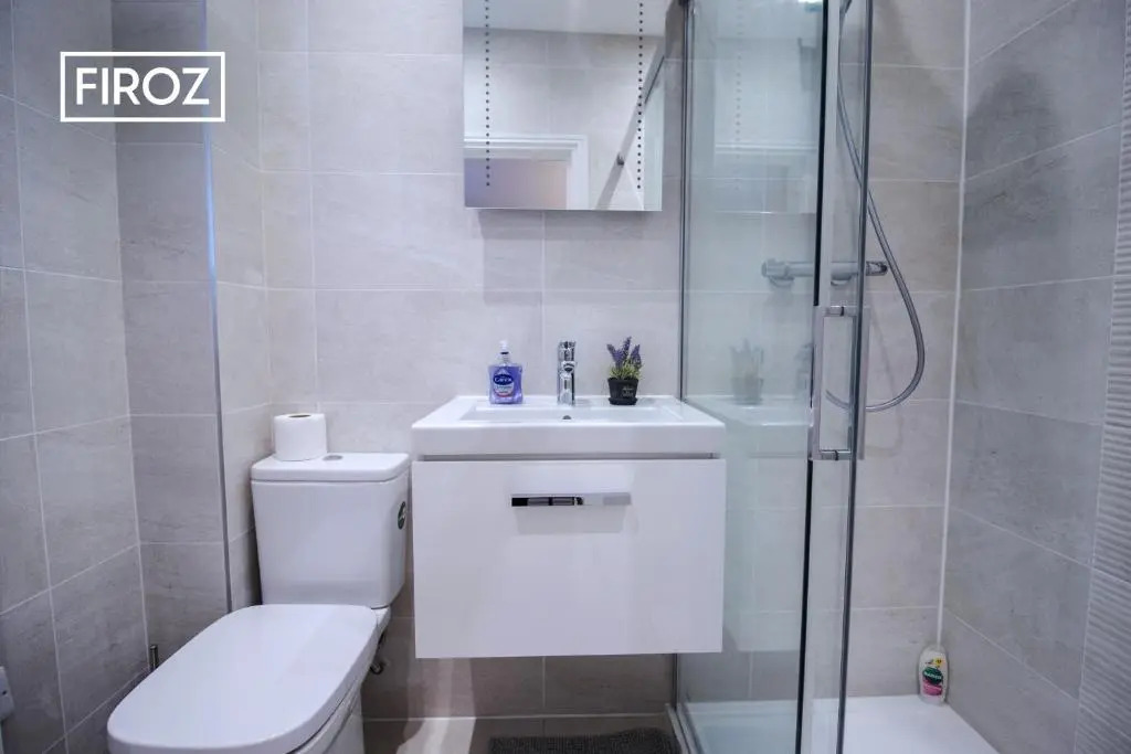 2 Bedroom 1 Bathroom Town Center Apartment With Free Parking By Firoz Property Management