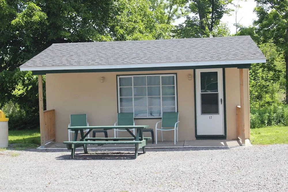 Evergreen Motel