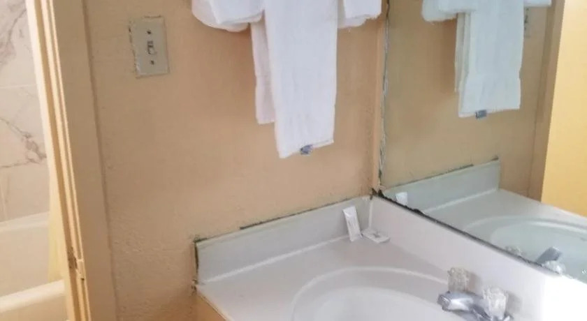 Trailway Motel