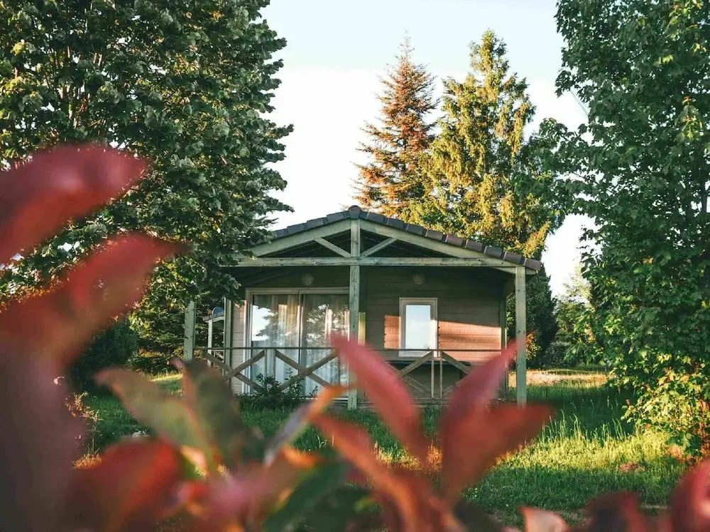 Wooden Chalet on the Edge of Lac de Miel