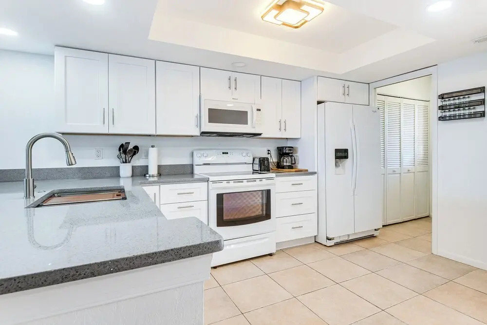 Condo w/ Direct Ocean Inlet View: Bikes Included!