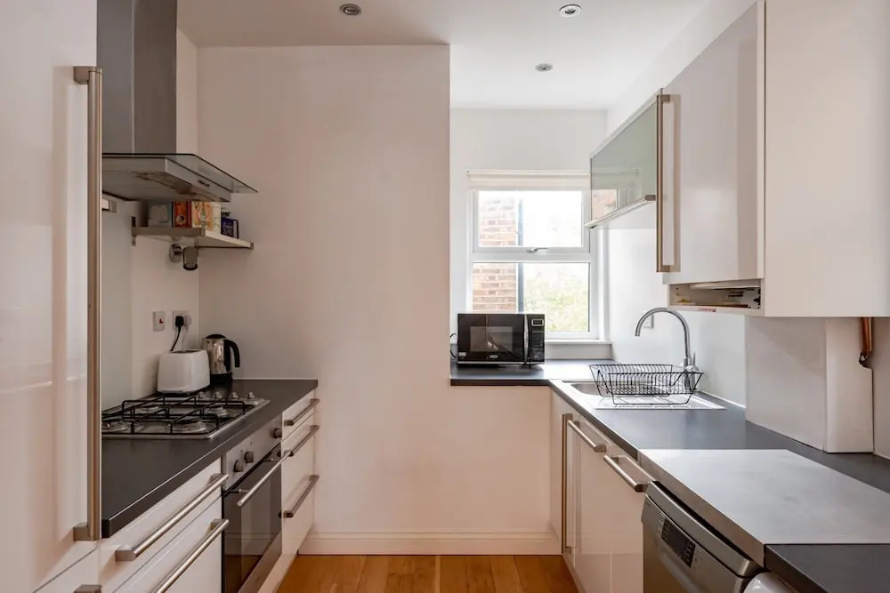 Bright and Spacious 2 Bedroom Flat