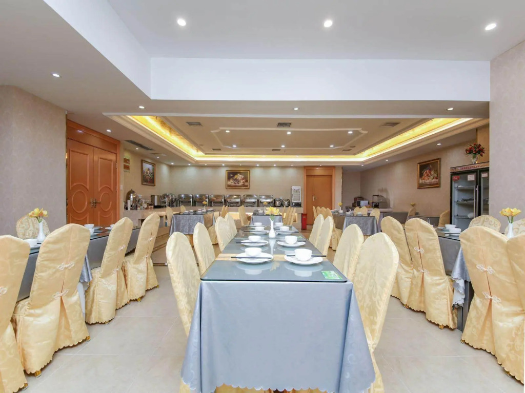 Vienna International Hotel (Wuhan East Railway Station Huanglongshan Metro Station)