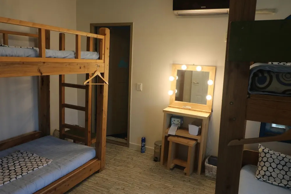 White Whale Guesthouse - Hostel
