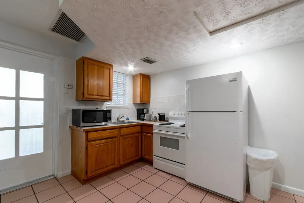 Captains Table Hotel by Everglades Adventures