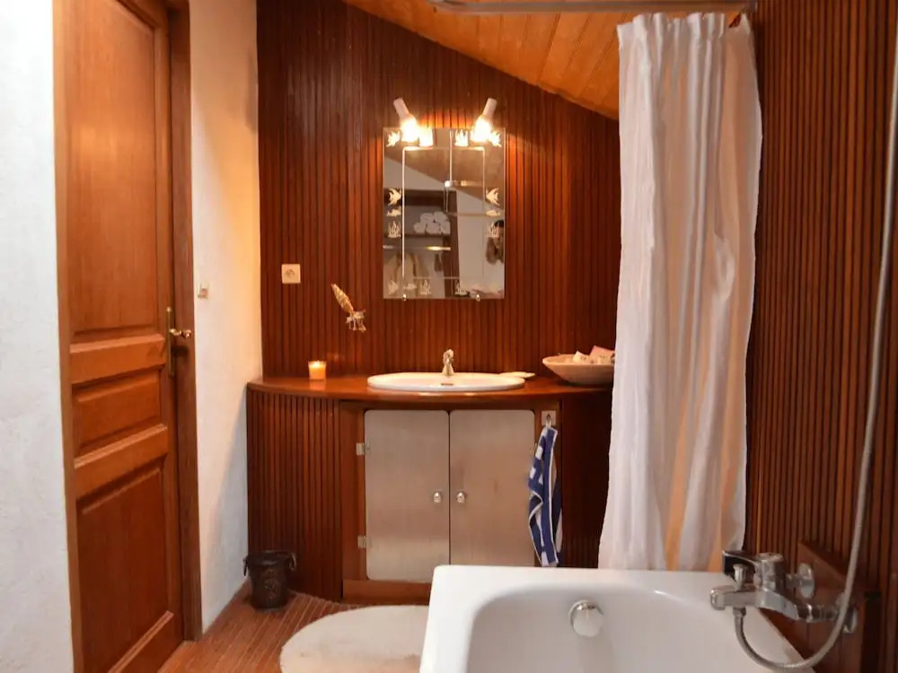 Countryside Family Haven for 8 With Pool