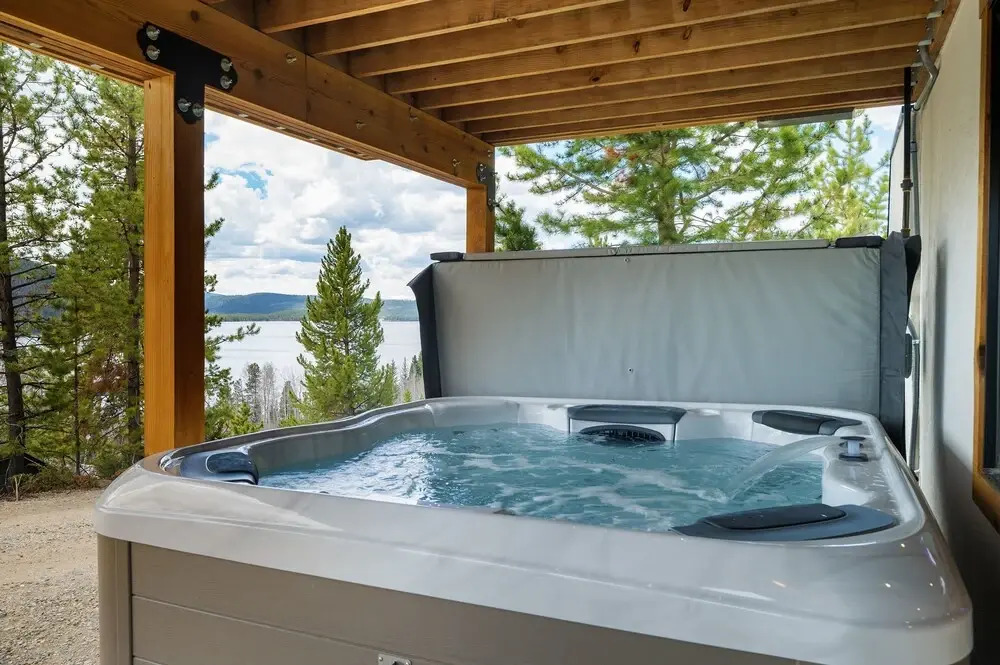 Ski Shores 3 Bedroom Cabin by RedAwning