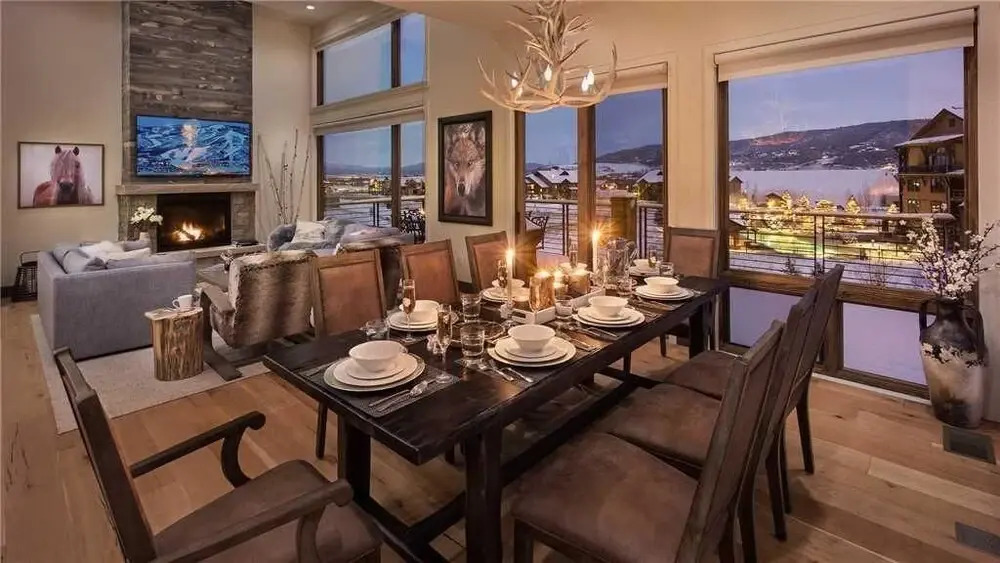 Wildhorse Chalet 3 BedroomHoliday home By Moving Mountains