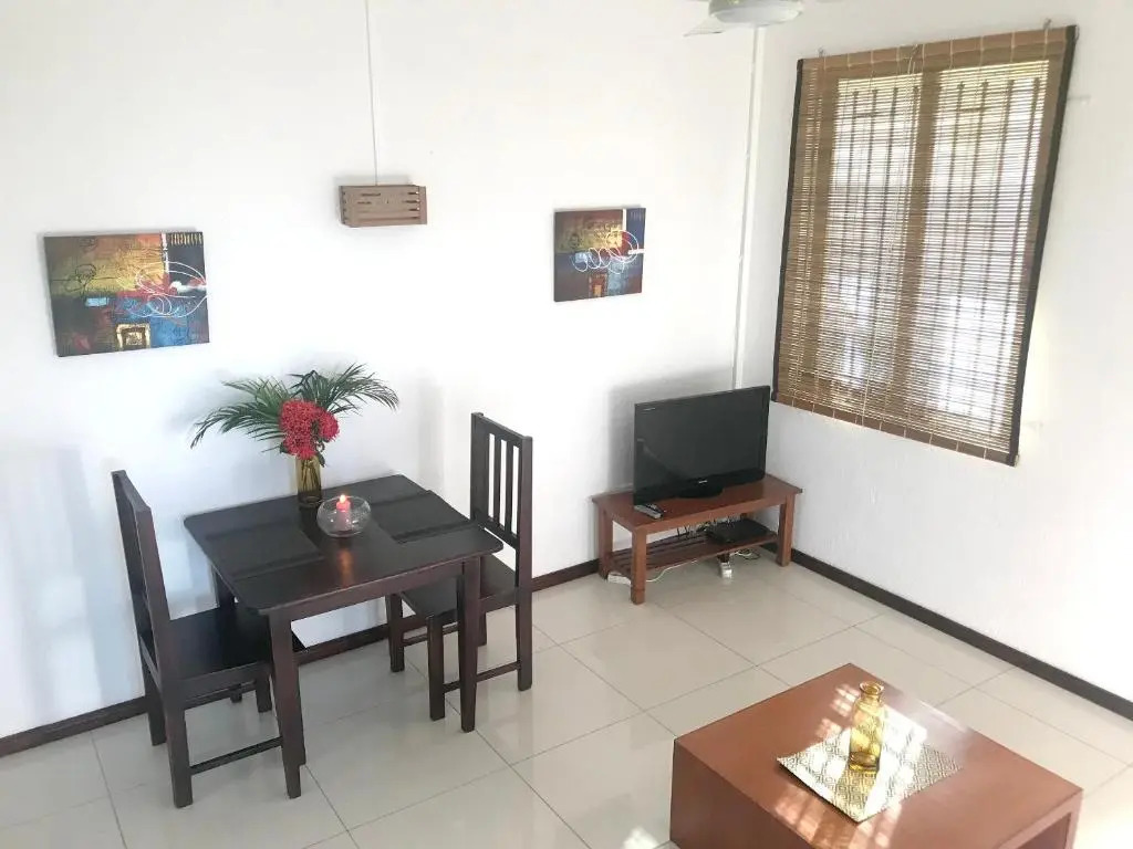 One bedroom appartement with shared pool and wifi at Pereybere 1 km away from the beach