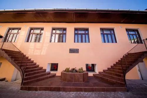 Boul Rosu Residence