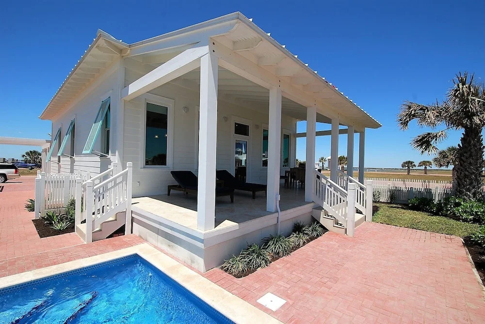 Coastal - Private Home Close To Beach & Bay 2 Bedroom Home by RedAwning