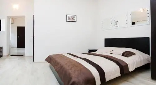 Leo Apartment