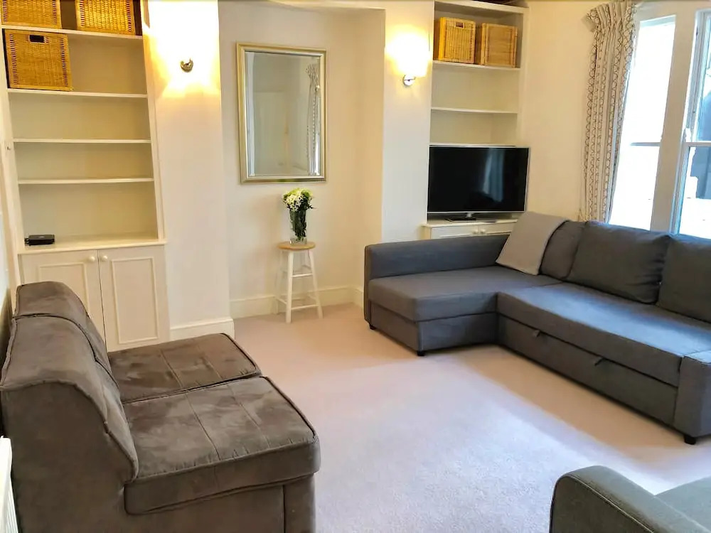 Victoria Station Apartment