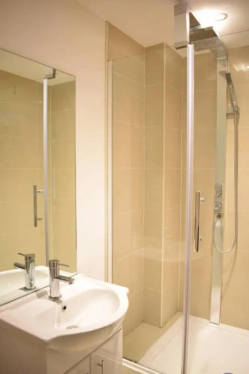 Modern 3 Bedroom Maisonette