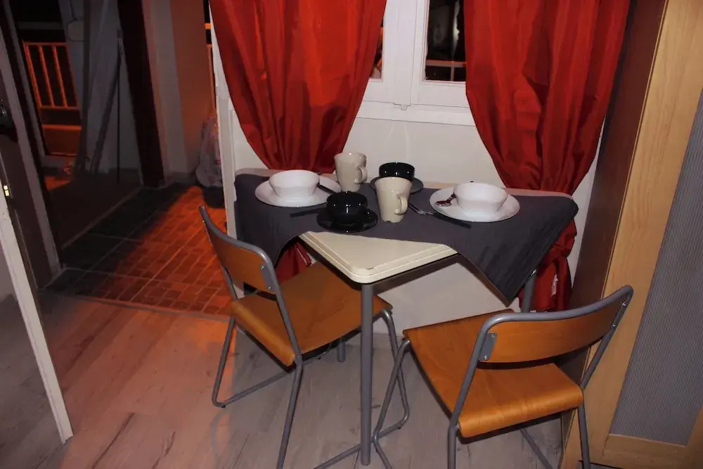 Impeccable 1-bedroom Apartment Center