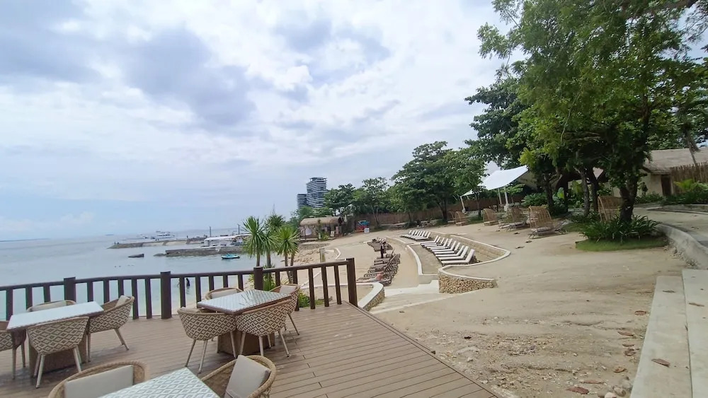 Mactan Newtown Seaview 2 bedroom near airport