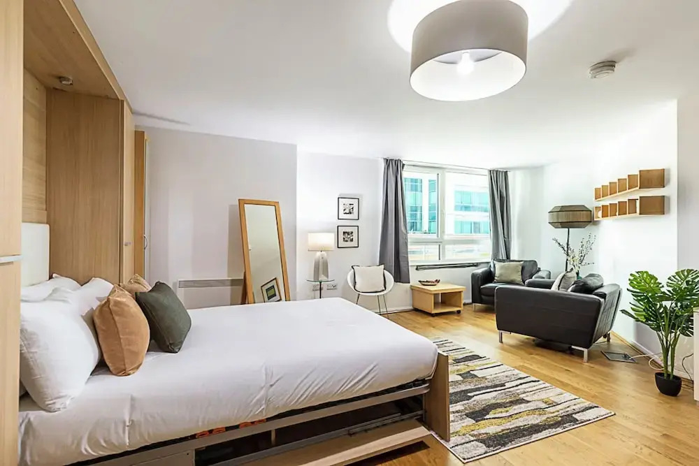 Modern Studio Apartment - St Georges Wharf