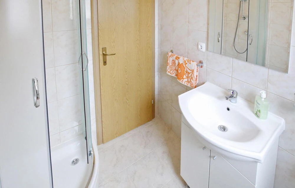 Nice Apartment in Sukosan With Wifi