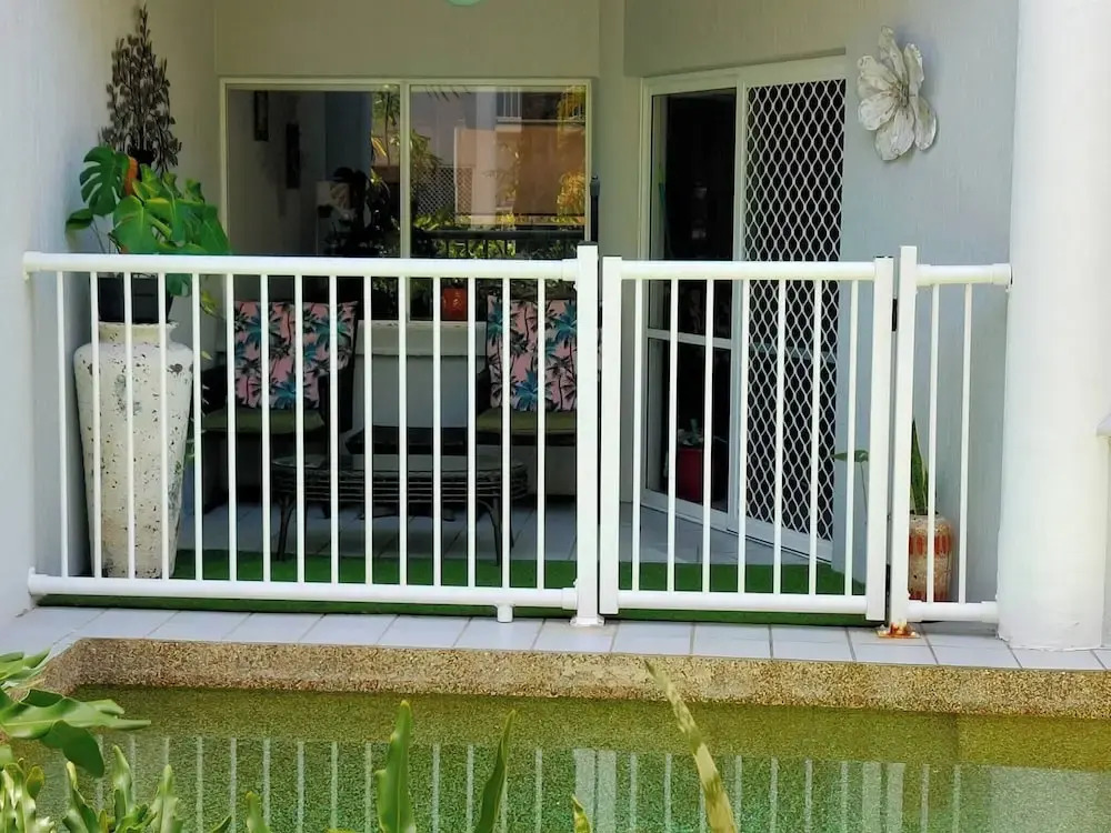 2 Bedroom Condo "w" Pool Entrance off Your Balcony