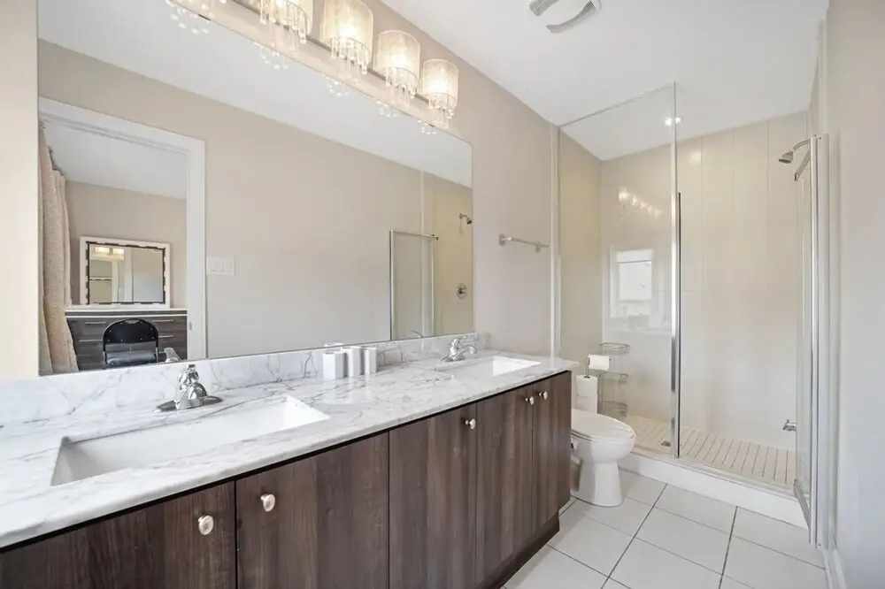 Family-friendly 3BR Mississauga Home w Parking