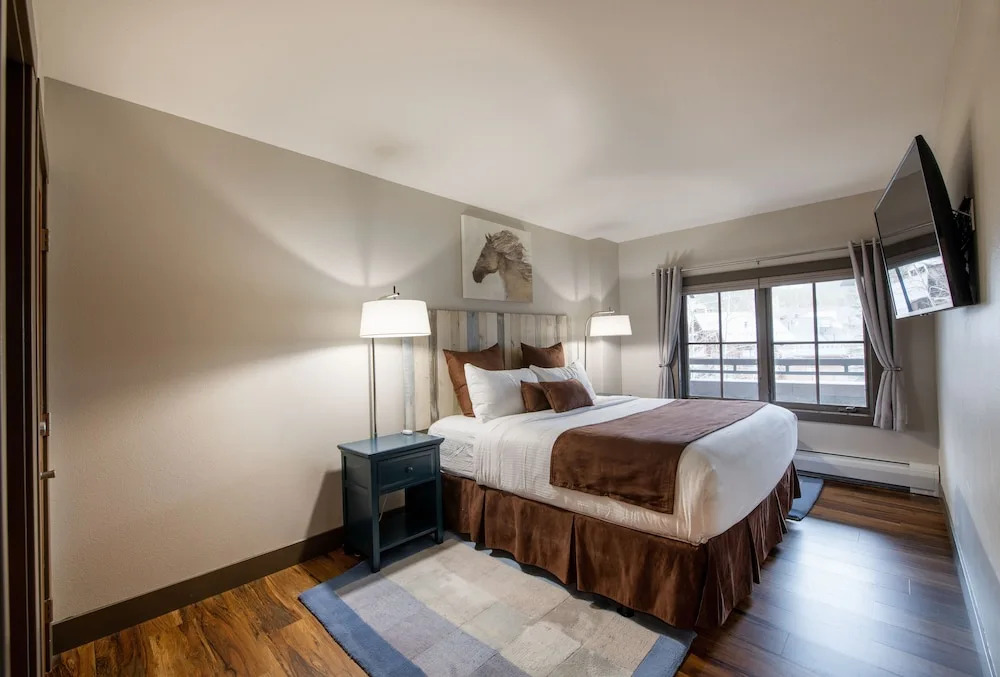 Slopeside Ski-In Ski-Out Condo - Zephyr Mountain Lodge Premium-Rated 1214
