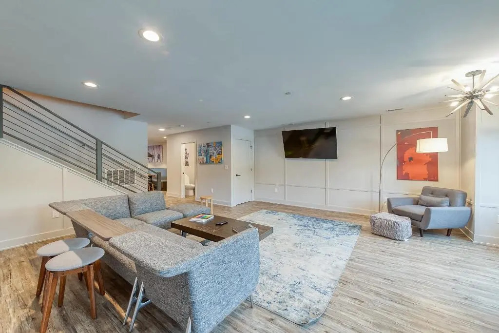 New Private Suite in Tech-enabled townhome