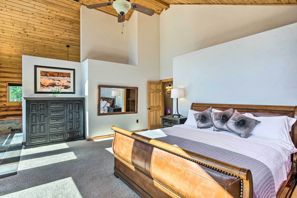Clifton Retreat w/ Breathtaking Mt Backdrop!