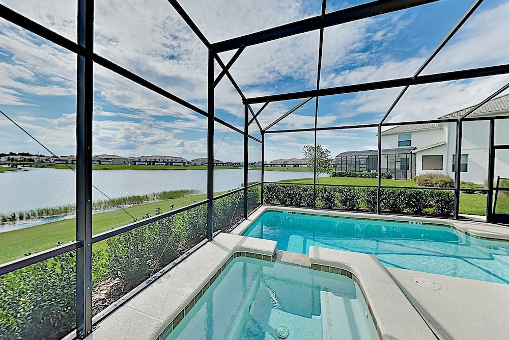Storey Lake All-suite W/ Private Pool & Spa 5 Bedroom Home