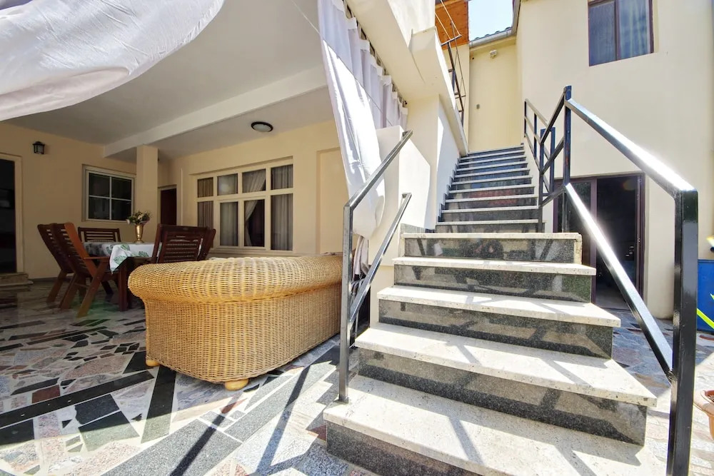 Anna Apartments
