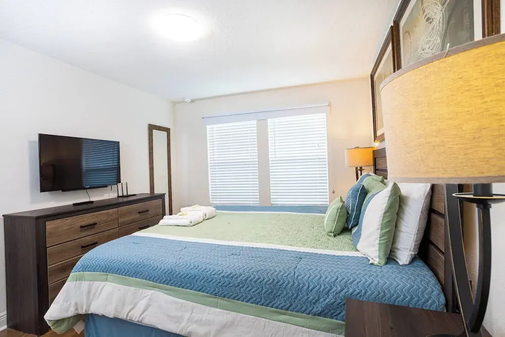 Beautiful Townhome With Hot Tub 13