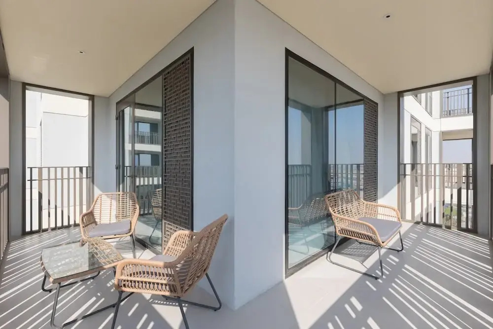 Creek Beach Roomy 3BR with terrace
