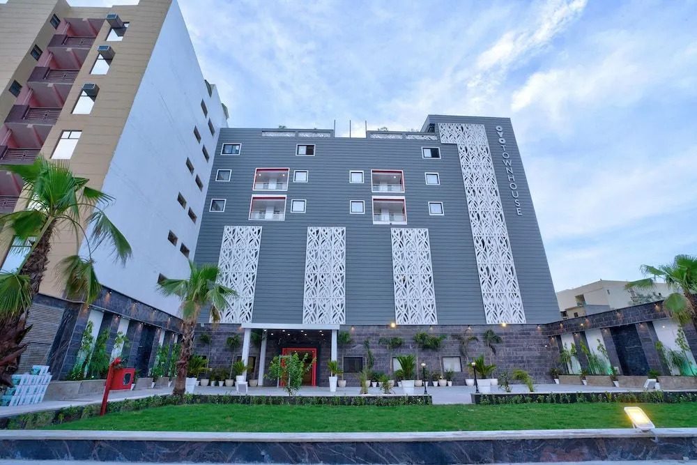OYO 22102 Habitat Service Apartment