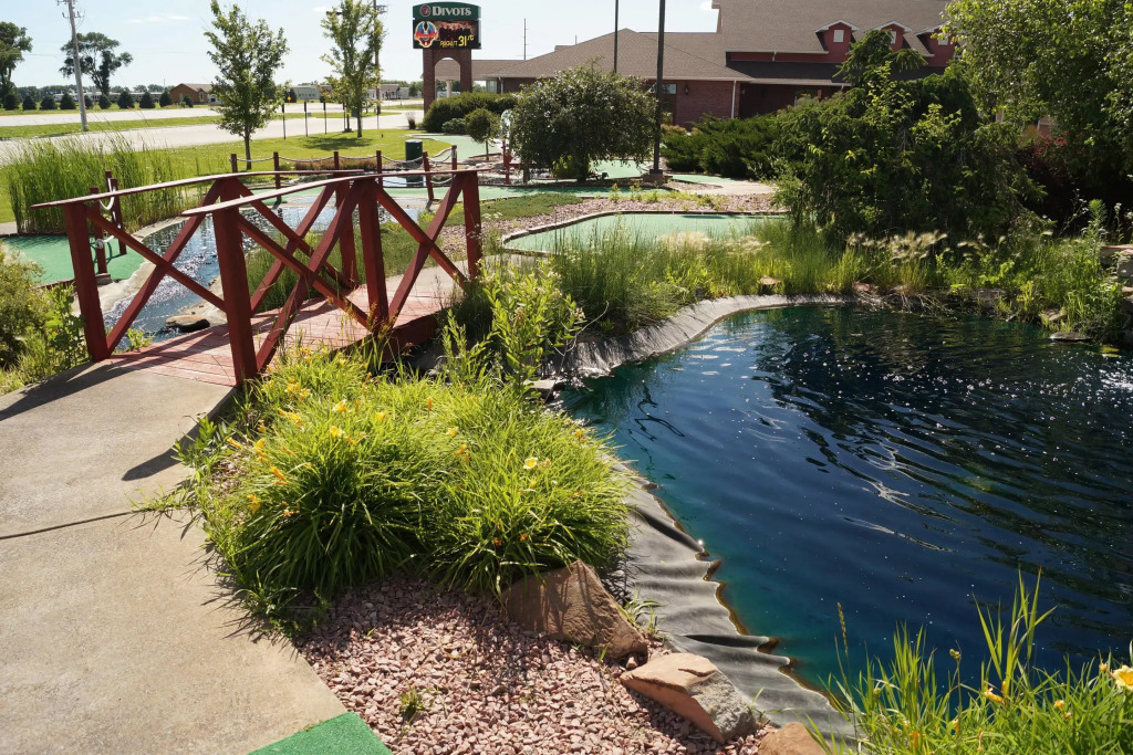 Norfolk Lodge & Suites, an Ascend Collection Hotel