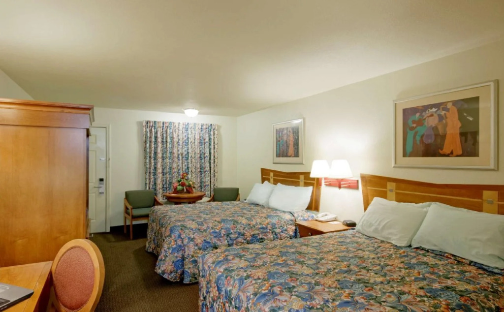 Blue Jay Inn & Suites