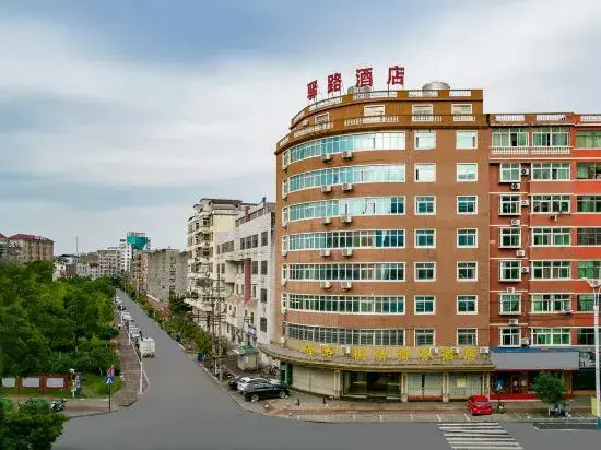 Yilu·Fengqing Business Hotel