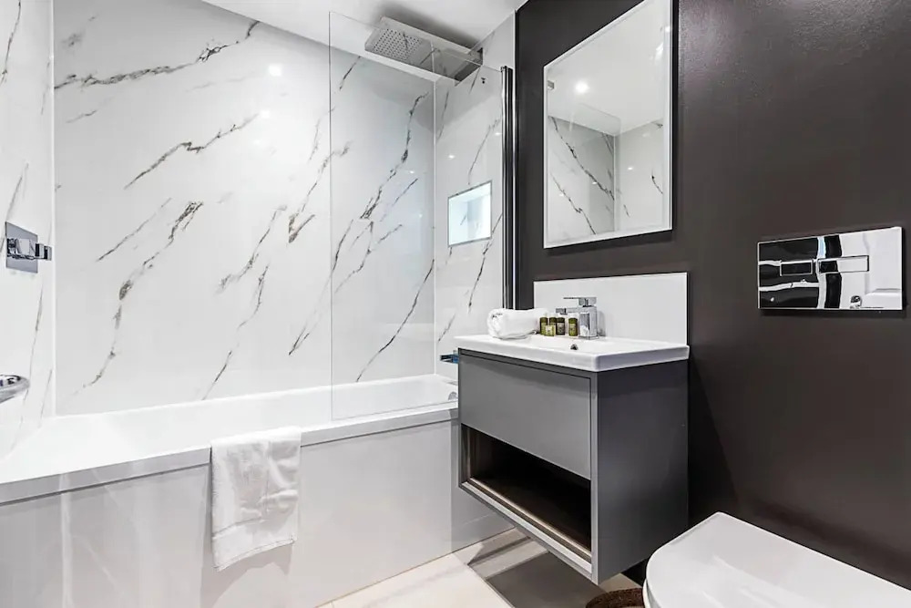 Luxurious 3 Bed Flat With Patio and Garden