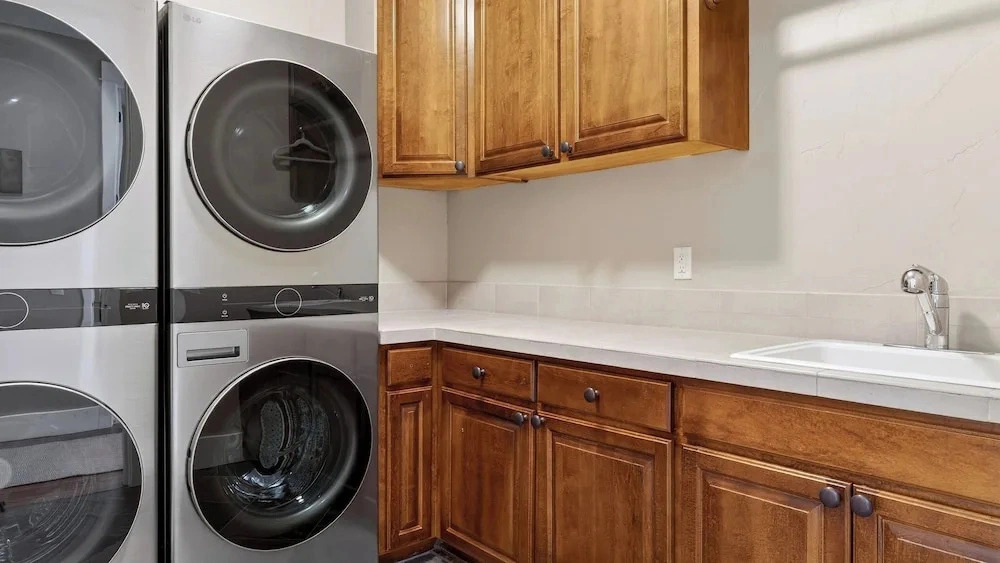 Mulligan Estate by Avantstay Sunriver Retreat + Hot Tub + Game Room + Bikes + Near Trails & Golf