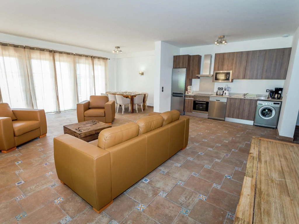Beautiful villa with terrace in the surfing town of Biarritz