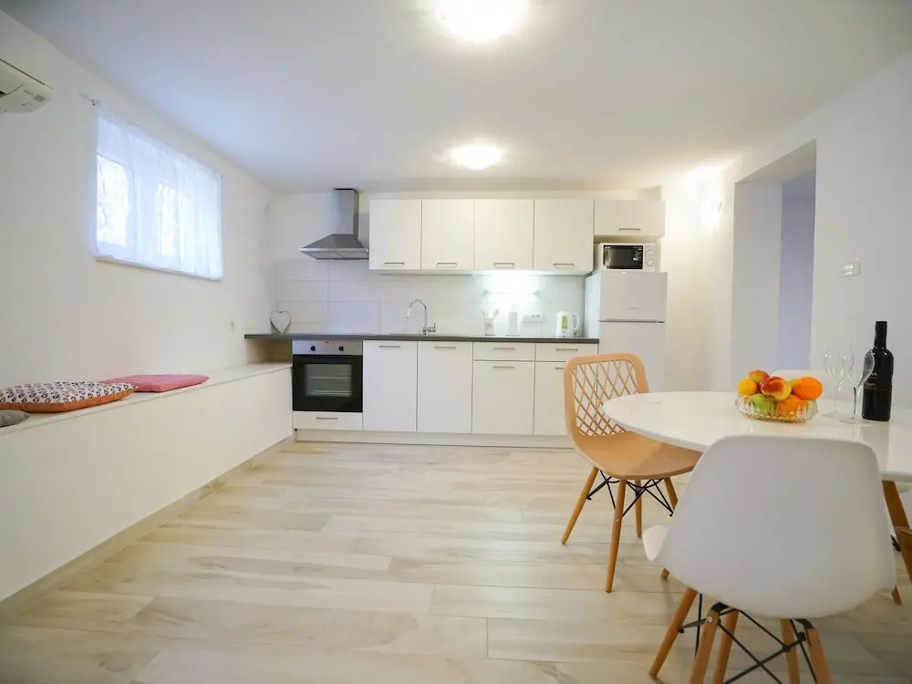 Modern And Bright Apartment with Private Terrace 2.5 Km Away From Zadar Old Town