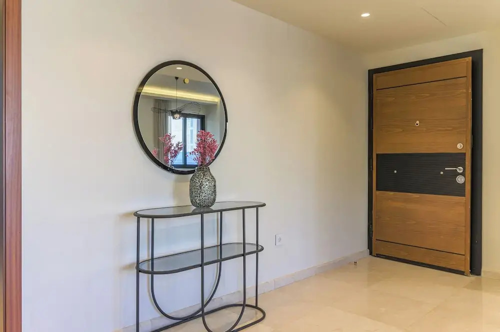 Achrafieh Gate - Modern 3-BR Apartments & Balconies